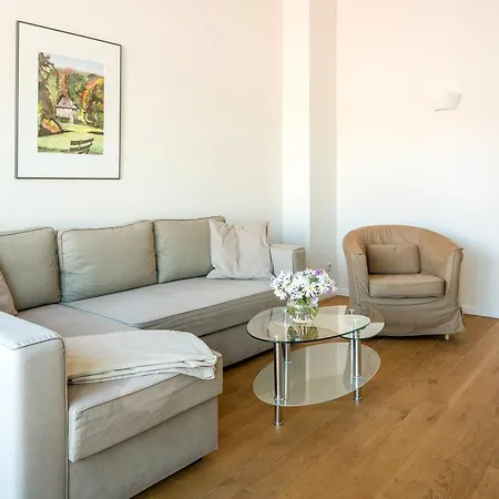 Am Goethehaus 3*